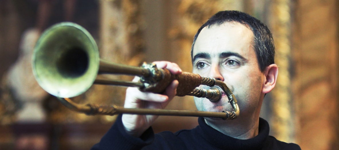 Un virtuose qui est aussi un pédagogue ; il fait aimer les trompettes naturelles de l’époque baroque....