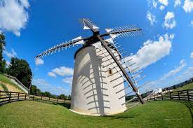 Un moulin à vent superbement restauré